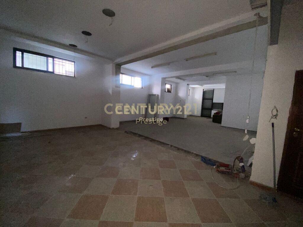 LOCALE COMMERCIALE IN AFFITTO, VICINO AL MINISTERO DEGLI AFFARI ESTERI, TIRANA!