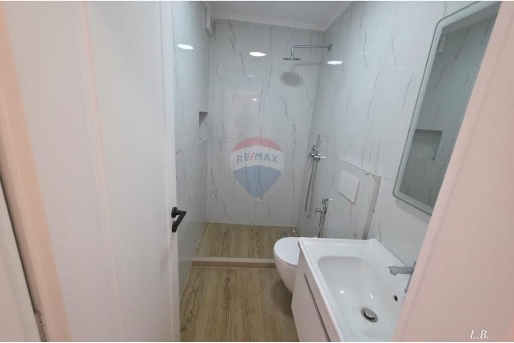 Shitet Apartament 2+1 në Rrugën e Kavajës !
