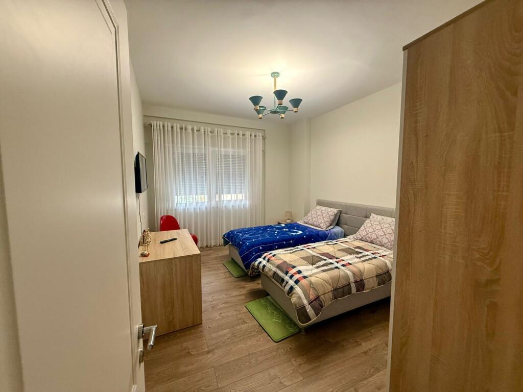 --Apartament 2+1 te Komuna e Parisit---