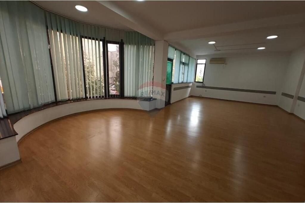 AFFITTO, LOCALE COMMERCIALE, VETRINA, TIRANA ID: 530581008-44