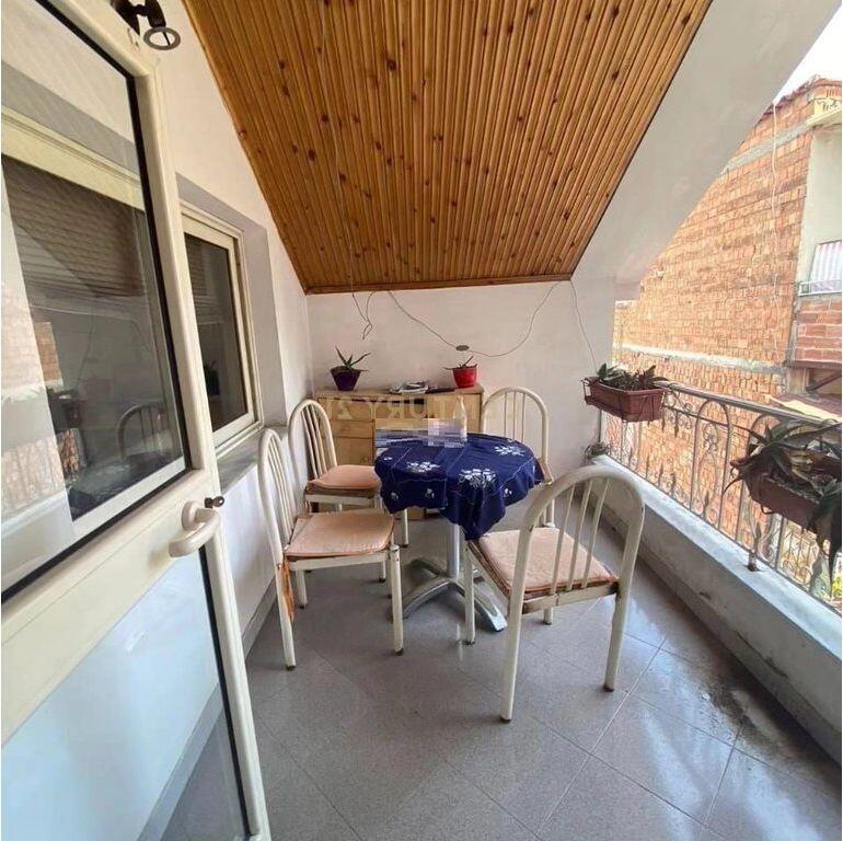 OFFERTA IN AFFITTO IL SECONDO PIANO DI UNA VILLA NELLA ZONA DI BRRYLI