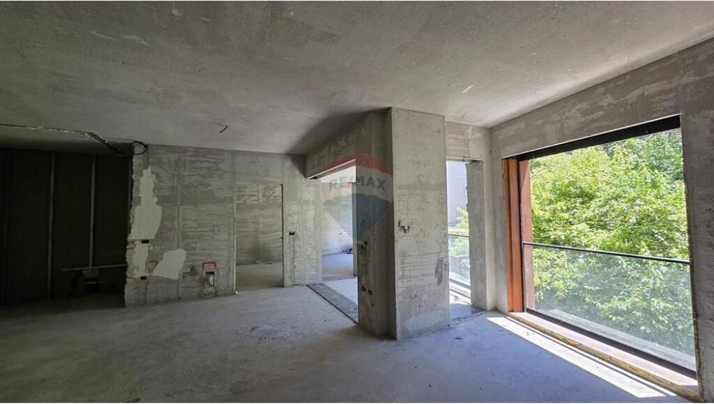 For sale 2+1 + Parking at Air Albania Stadium!