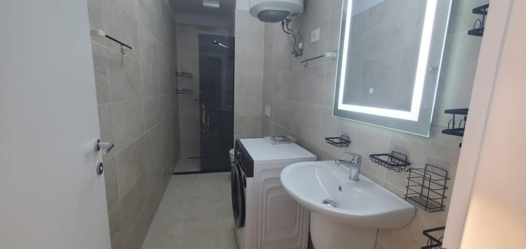 ✨ Jepet me qira apartament luksoz 2+1+2+verande me post parkimi – pranë Hotel “Radisson”
