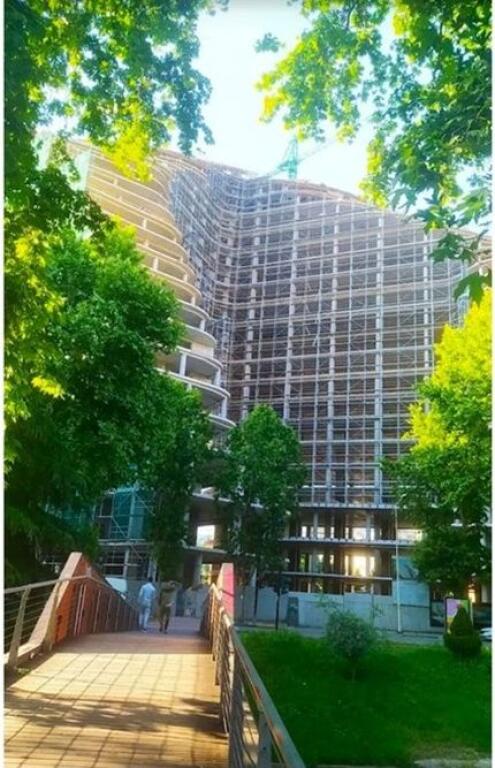 Shitet Apartament 3+1+3 tek Ish Ekspozita