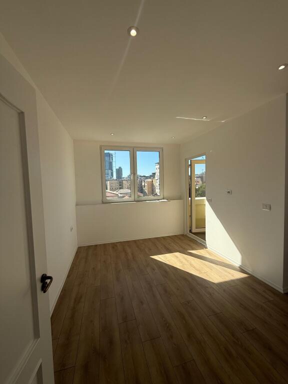 APARTAMENT 1+1 PER SHITJE PRANE QENDRES