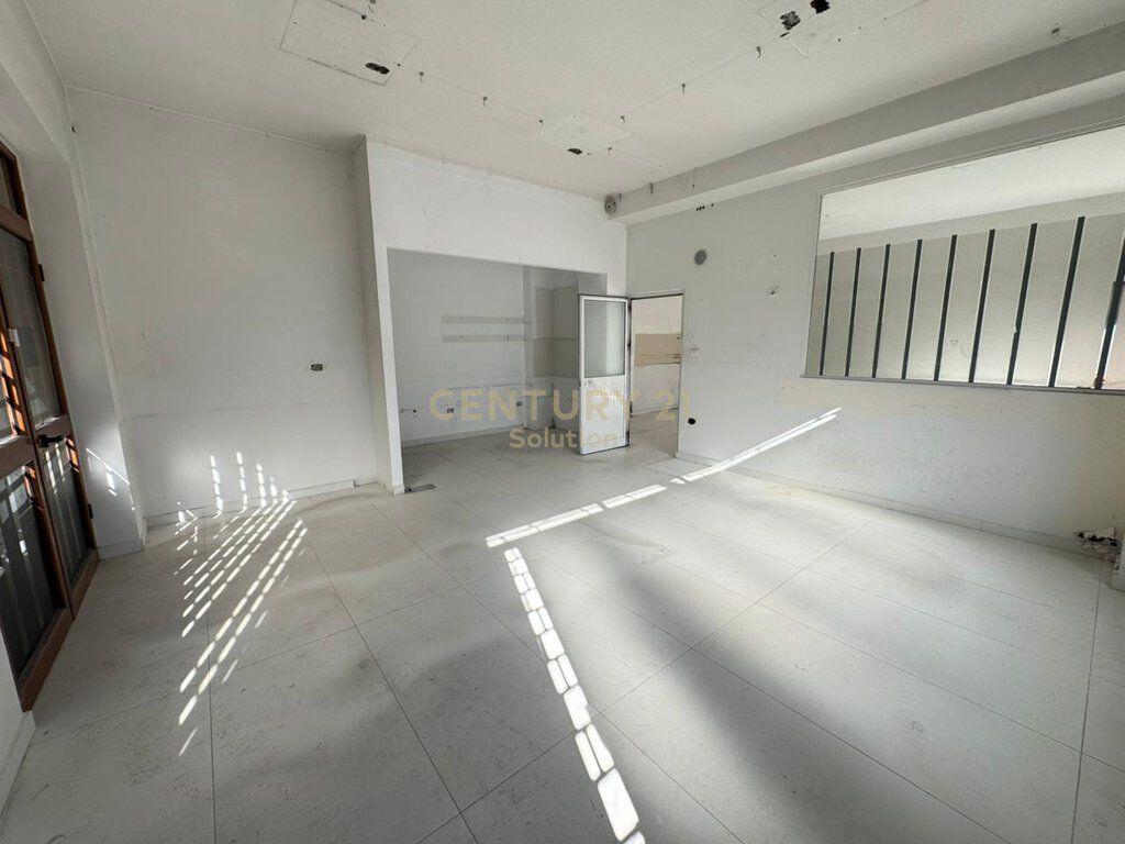 JEPET ME QIRA DYQAN PRANE BULEVARDIT ZOGU I PARE