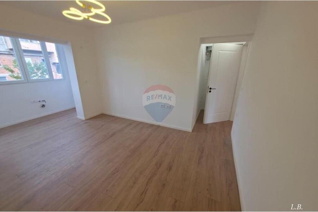 Shitet Apartament 2+1 në Rrugën e Kavajës !