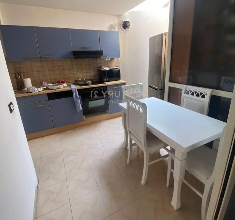 SI AFFITTA IL SECONDO PIANO DI UNA VILLA A BRRYL.