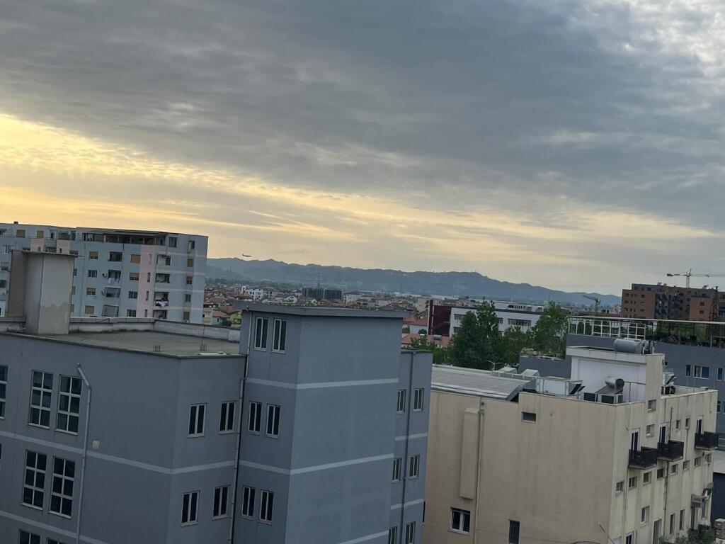 Apartment 2+1, Kamez!