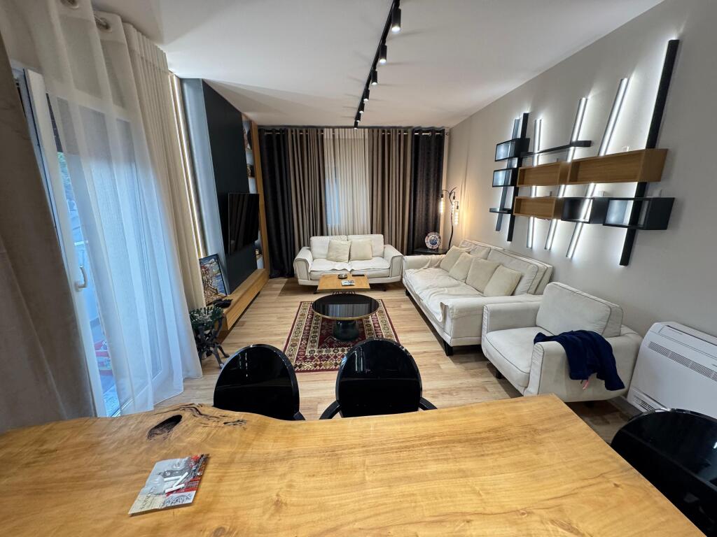 📣Affitto Appartamento 2+1+2 📍Kodra e Diellit 🛣️Vicino a New York ✨✨ 🏢Nuova costruzione  🪜2° Piano 📐Superficie 103m2 🛋️Arredato ▪️Mai abitato prima  💶Prezzo:110.000 lek