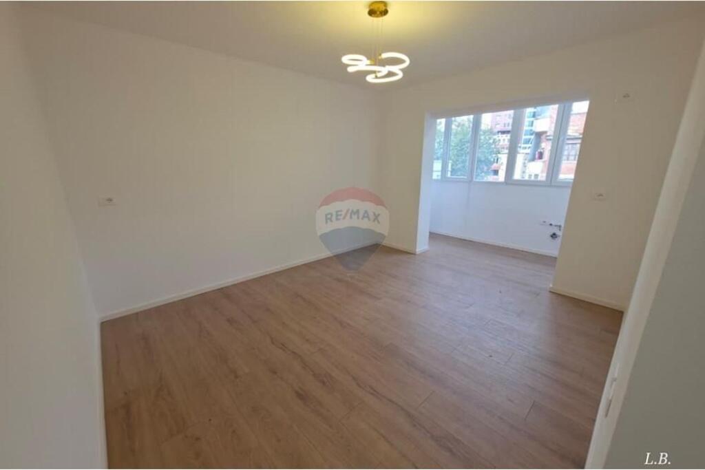 Shitet Apartament 2+1 në Rrugën e Kavajës !