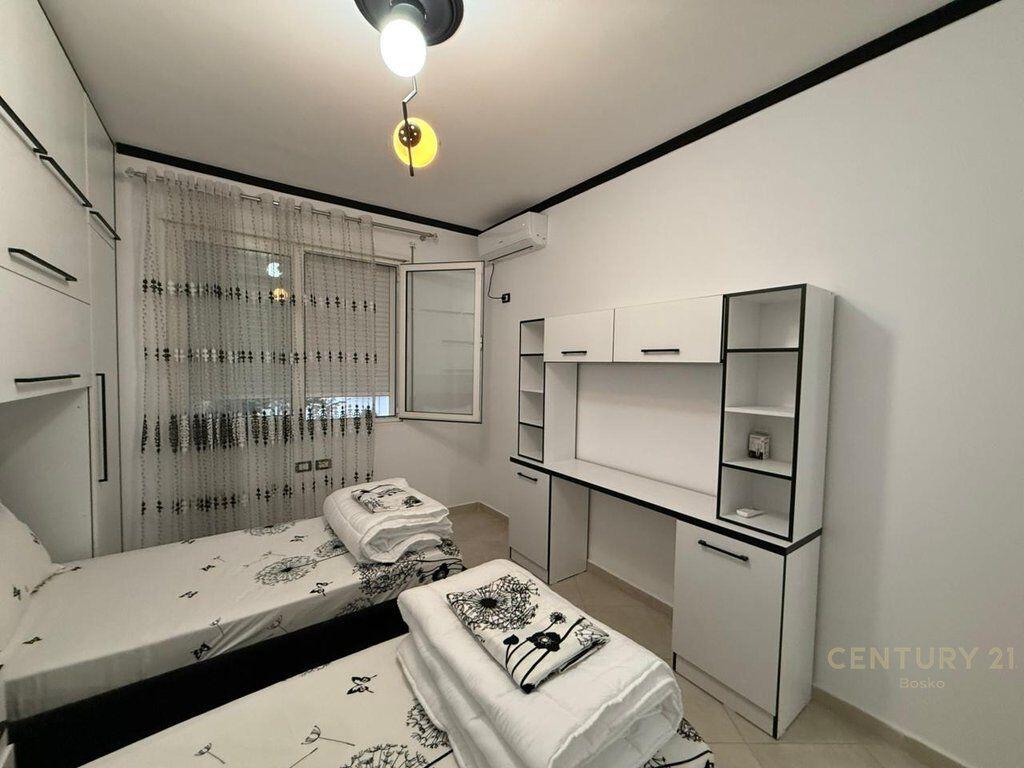 Appartamento 2+1+Posto Auto In Affitto al Lago Secco, Tirana - 800€ | 111.33 m²