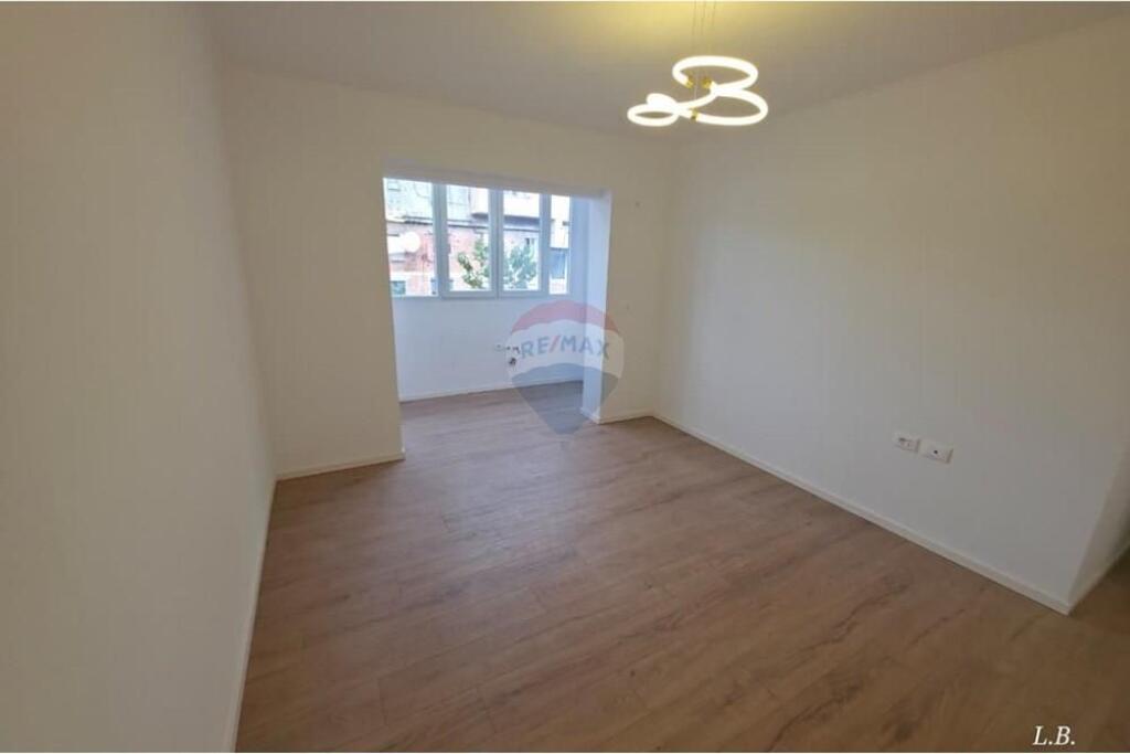 Shitet Apartament 2+1 në Rrugën e Kavajës !