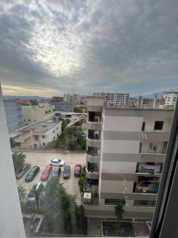 Apartment 2+1, Kamez!