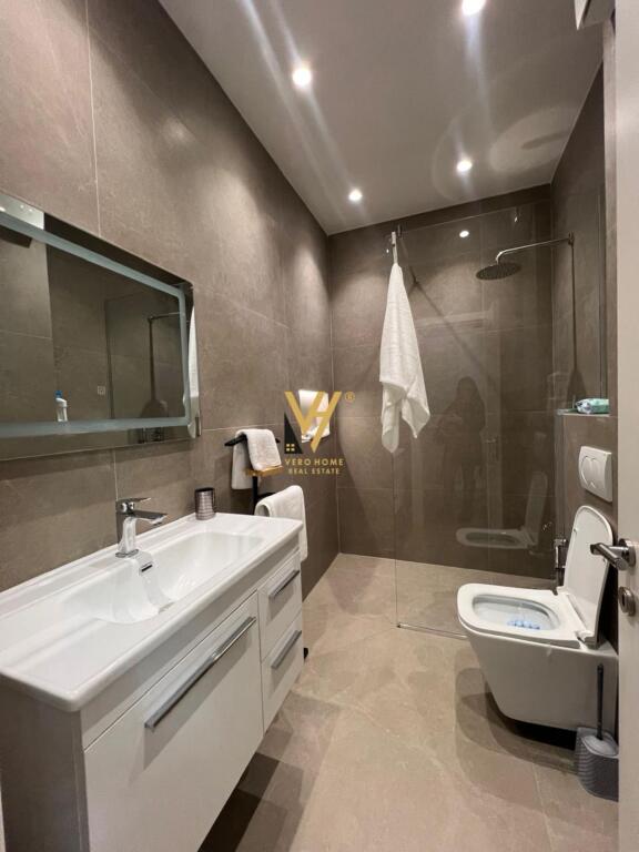 JEPET APARTAMENT 2+1+2+BLK ME QIRA TE KOMUNA E PARISIT 90.000 LEKE