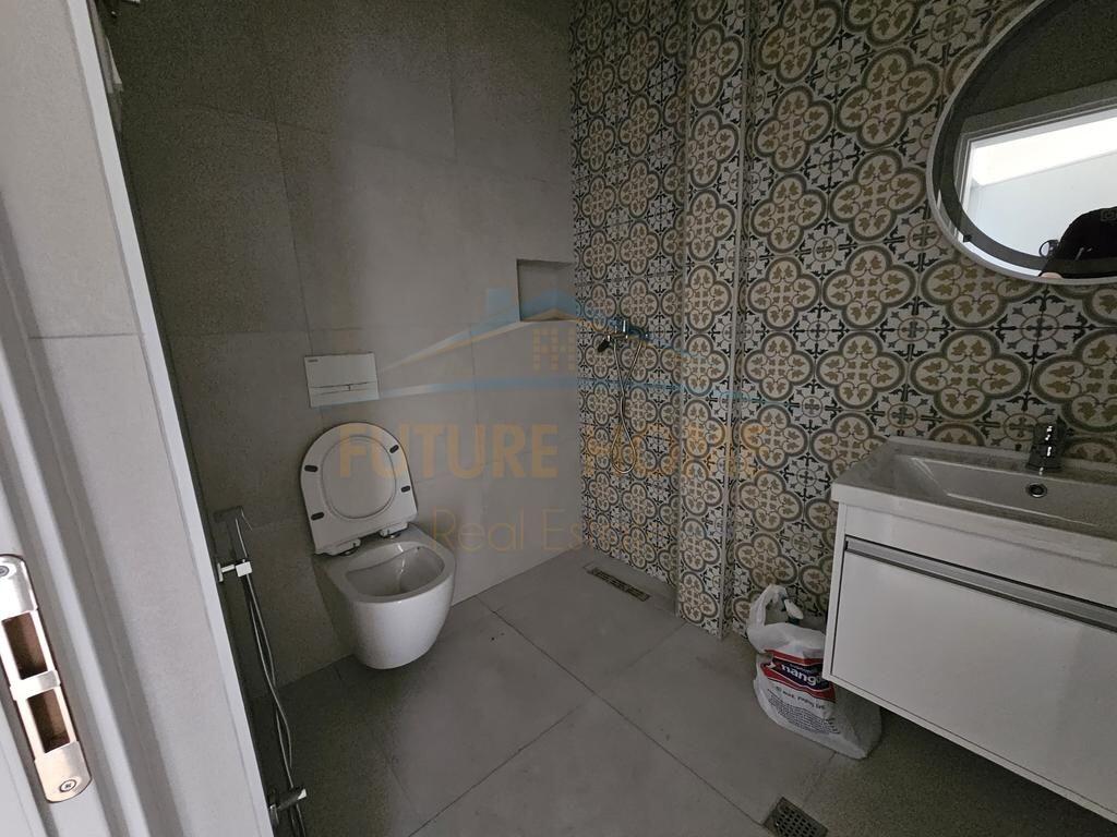 Disponiamo di un appartamento 1+1 in vendita, Myslym Shyri, Tirana.