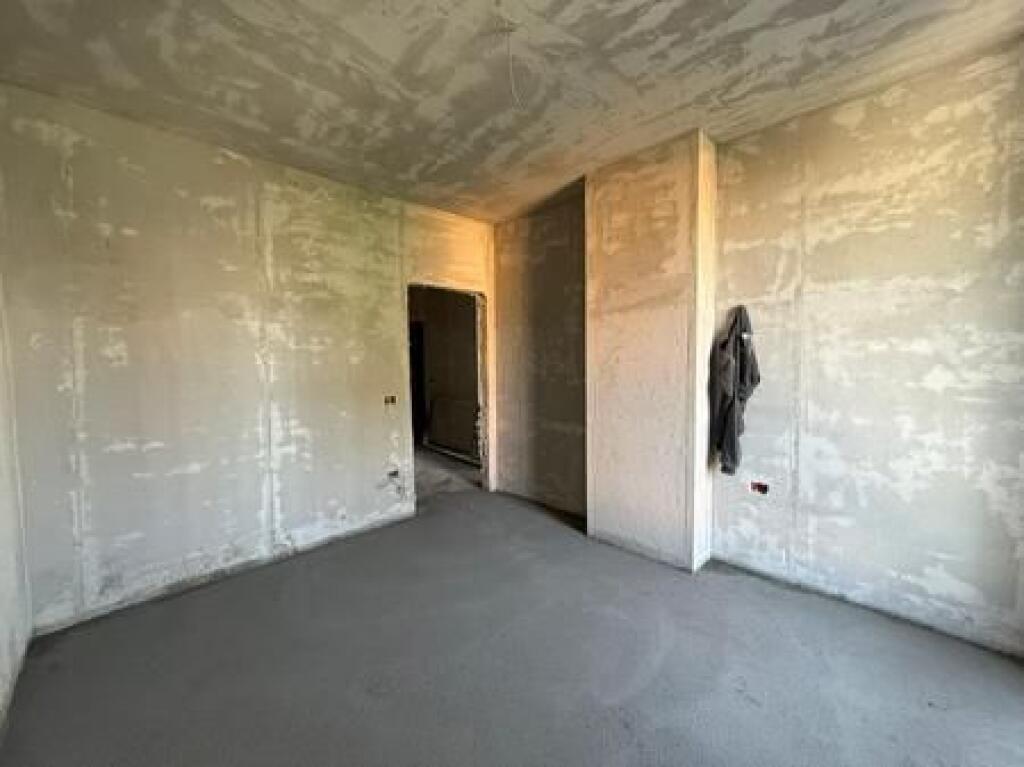 In vendita, Appartamento 3+1+2, Via Elbasanit, Tirana