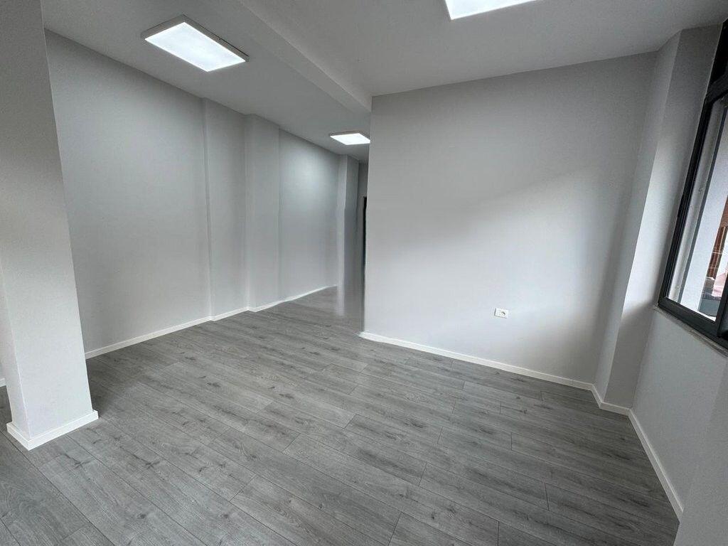 JEPET PER QIRA, AMBIENT KOMERCIAL - 31M2, SHKOLLA E BALETIT 450 € /Muaj