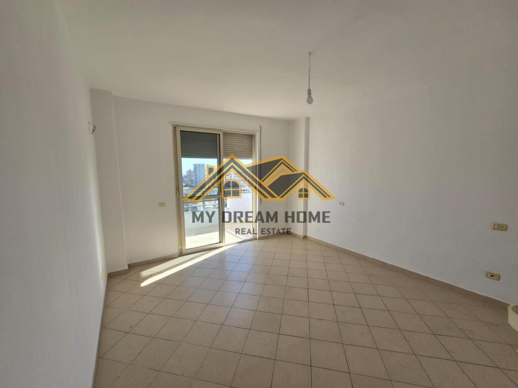 JEPET APARTAMENT ME QIRA PRAN TREGUT INDUSTRIAL!