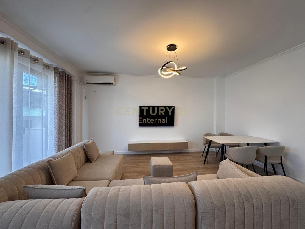 Appartamento 2+1 in affitto all'ingresso della residenza 'Kodra e Diellit' 800 € /Mese