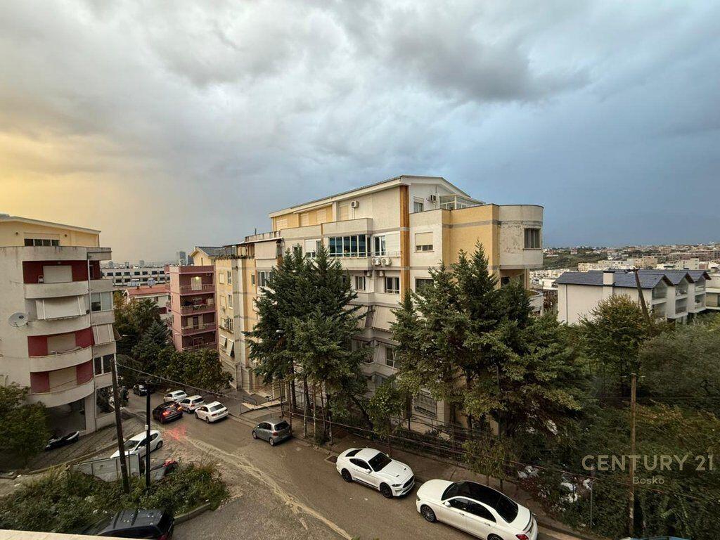 🌿 Elegant Apartment 2+1 with Parking Spot | Dry Lake, Tirana