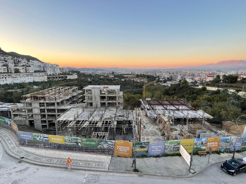 IN VENDITA appartamento 2+1 presso la Residenza Kodra e Diellit - Est