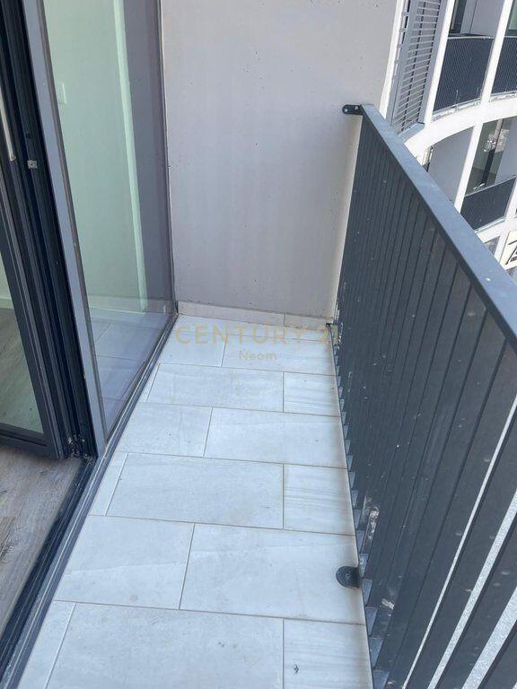 JEPET ME QIRA AMBIENT KOMERCIAL ME POST PARKINMI TE LAKE VIEW! 1,200 € /Muaj