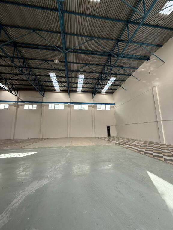 WAREHOUSE 850M2 FOR RENT ON THE TIRANA-DURRËS HIGHWAY