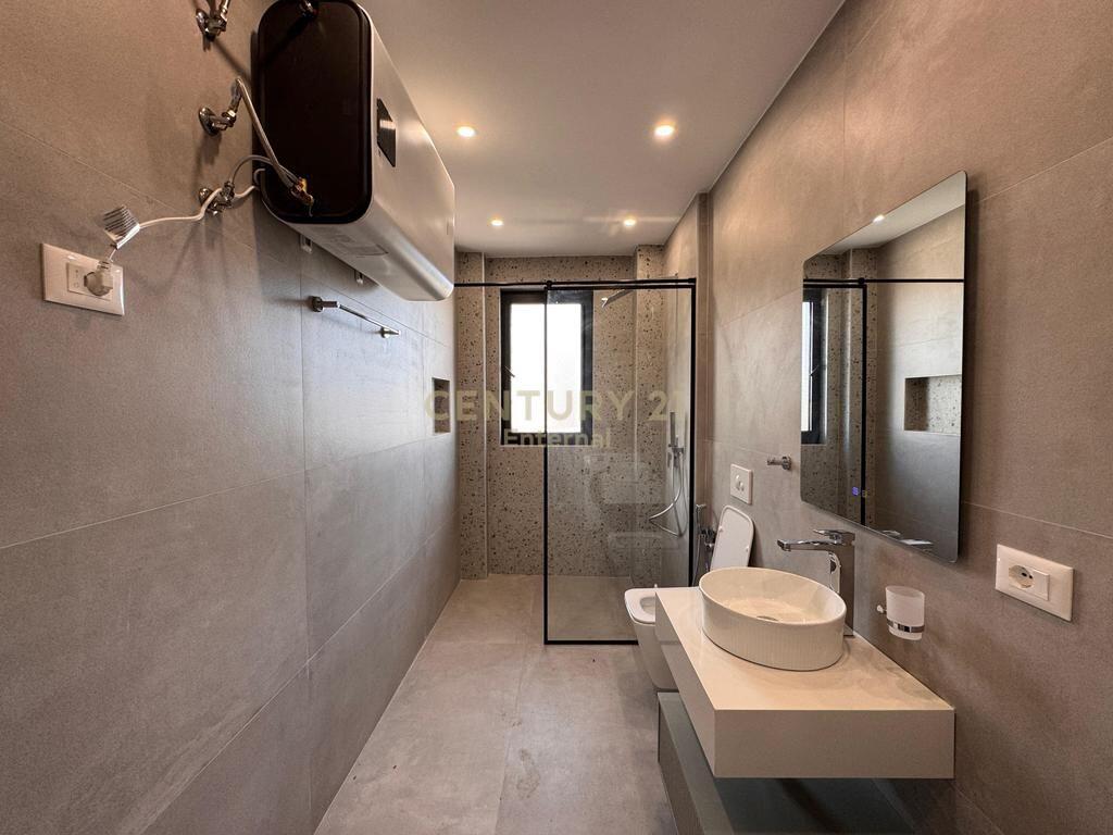 Appartamento 2+1 in affitto all'ingresso della residenza 'Kodra e Diellit' 800 € /Mese