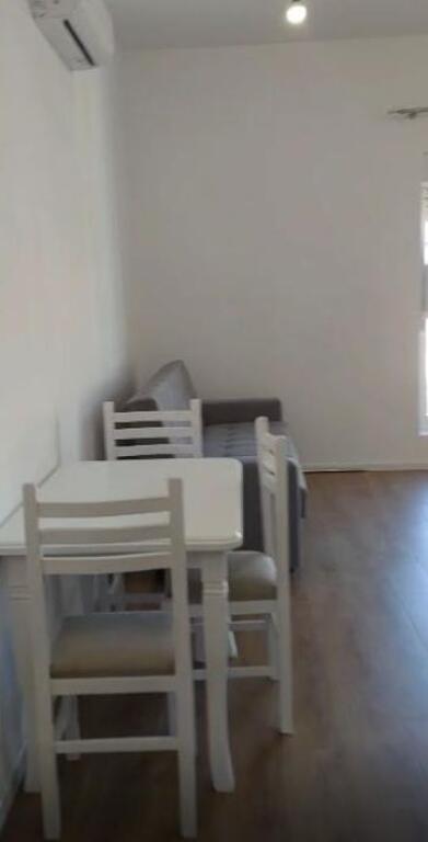 Appartamento 1+1 In Affitto a Ali Demi, Nel Complesso Kadiu, Tirana