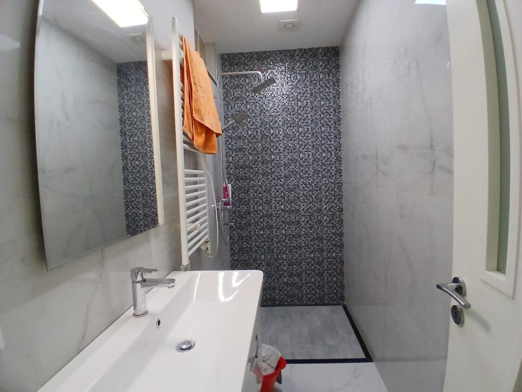 In Affitto Appartamento 2+1+2 Bagni + 2 Balconi