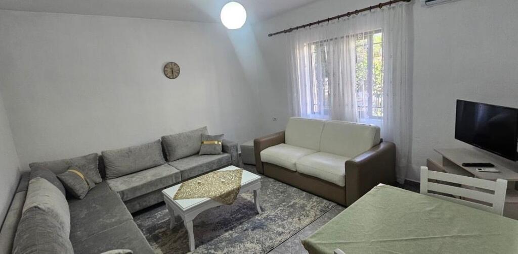 Jepet me qera 1+1 ne zonen e ish parkut