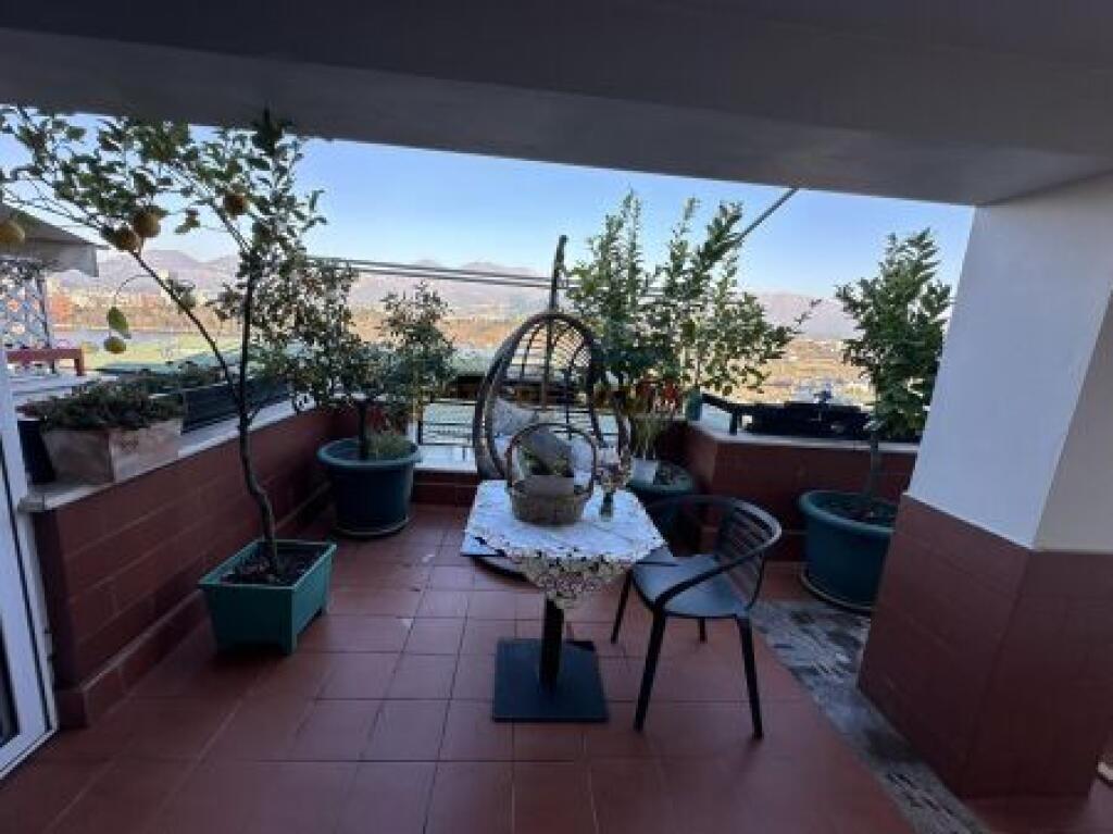 Shitet, Penthouse 3+1+Post Parkimi, Liqeni i Thate, Tirane.