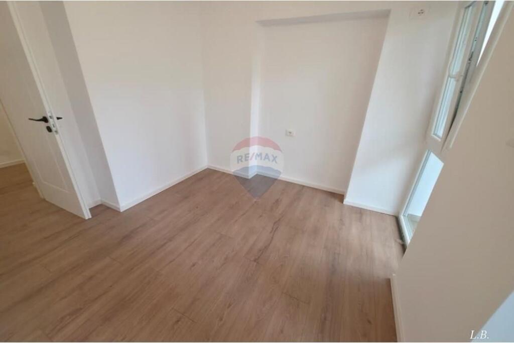 Shitet Apartament 2+1 në Rrugën e Kavajës !