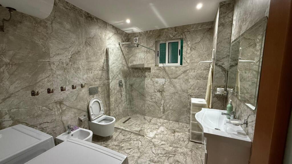 Appartamento 3+1 in Affitto – Comune di Parigi, Tirana 🏡