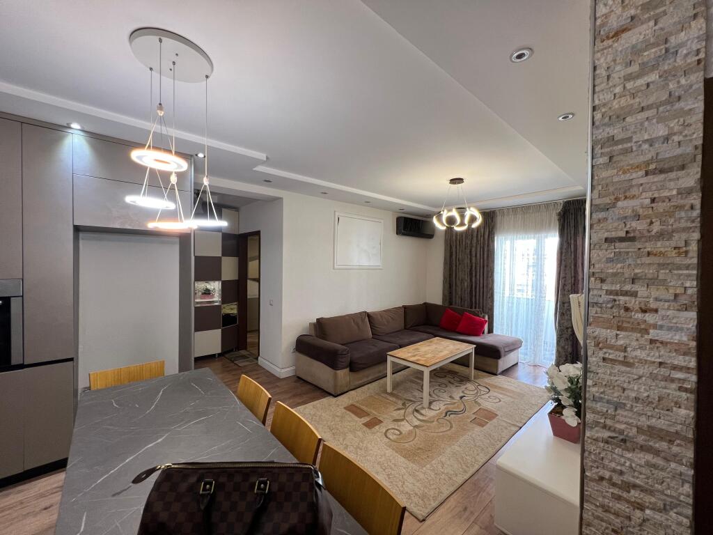 Appartamento 2+1 in affitto a Kamez,