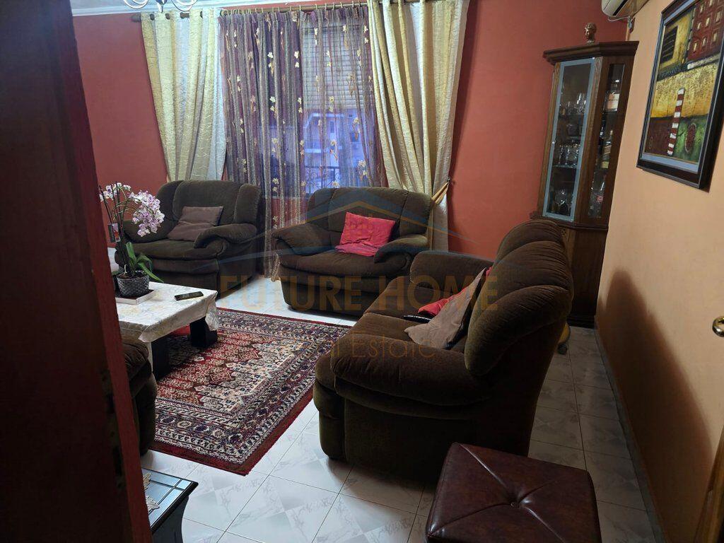 Shitet , Apartament 1+1, Selvia, Tiranë.