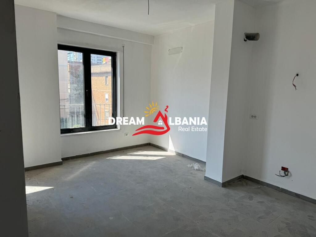 Ambjent per zyra me qera ne rrugen Karl Gega, prane Bulevardit te Ri (ID 42611238)