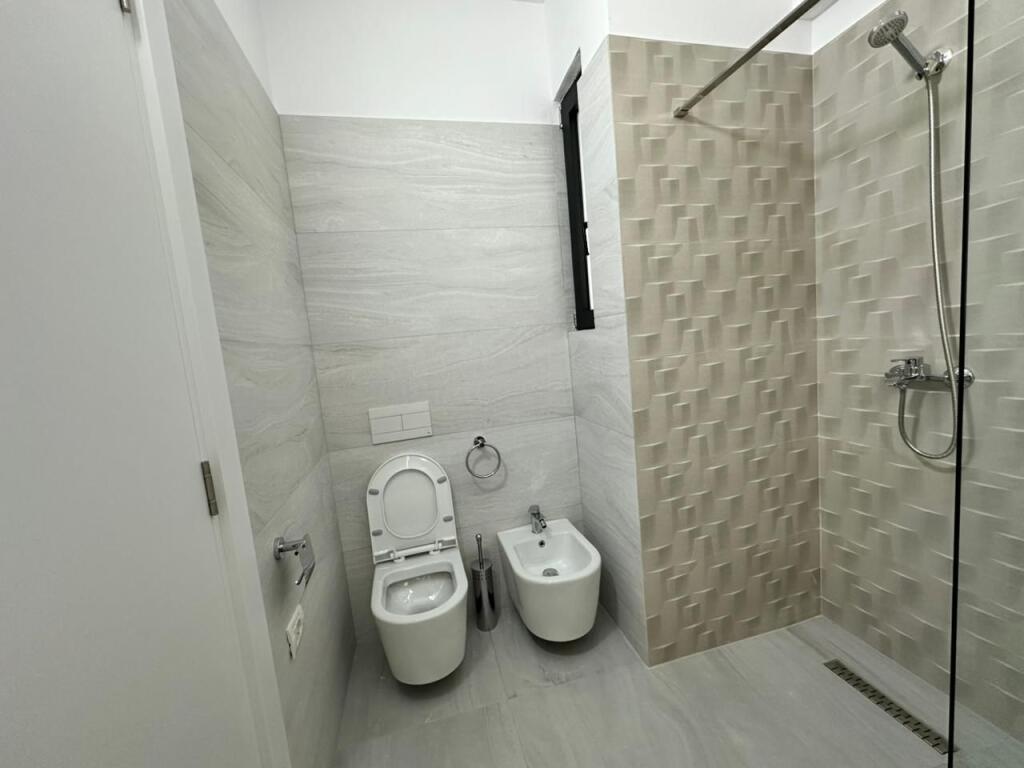 SHITET APARTAMENT 2+1+2 NE LUNGOMARE VLORE