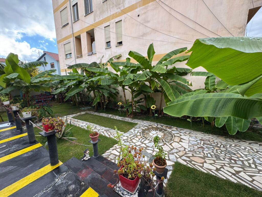 VENDESI PRIVATO IN VENDITA VIA GRAMOZ PASHKO MOLTO VICINO ALLA FACOLTÀ DI ECONOMIA