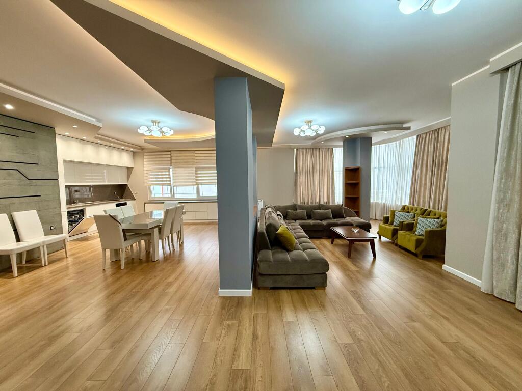 Apartment 4+1 for rent at Komuna e Parisit