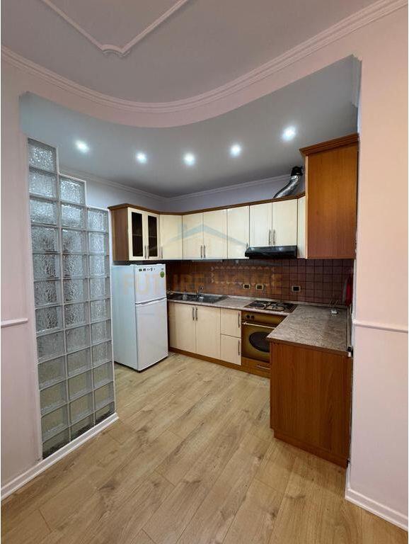 Tirane, shitet apartament 1+1+Ballkon tek Rruga Bardhyl