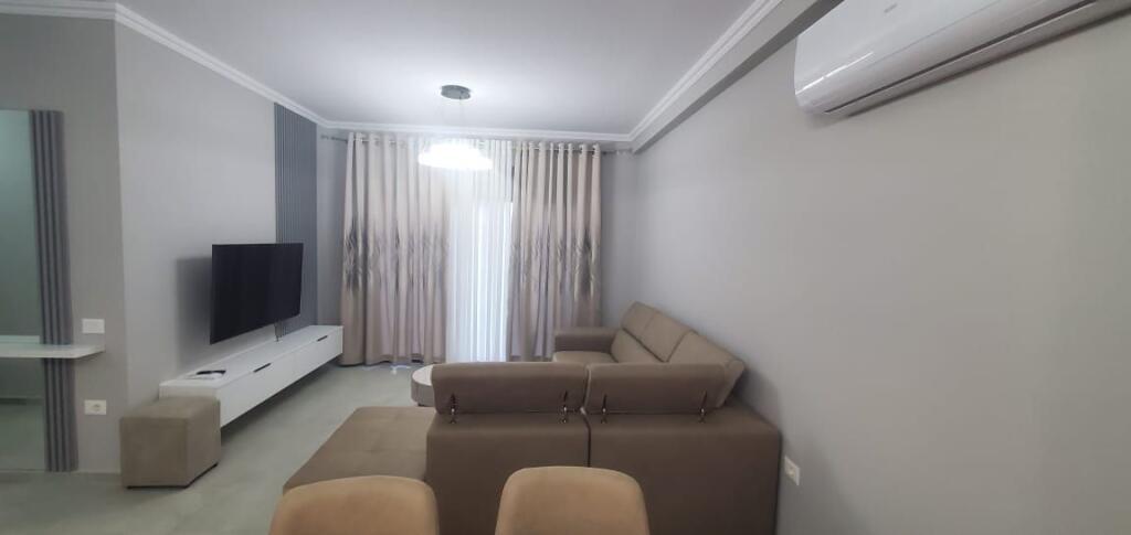 Affittasi appartamento 2+1+2+posto auto