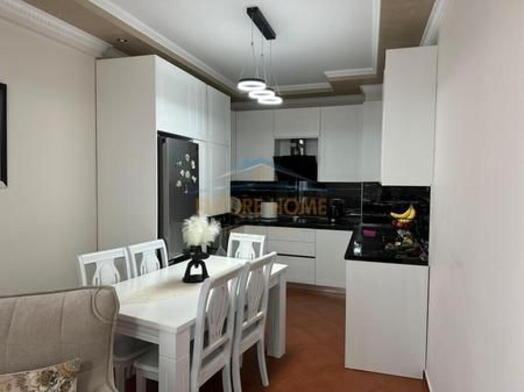 Shitet, Apartament 2+1+2, Unaza e Re, Tiranë