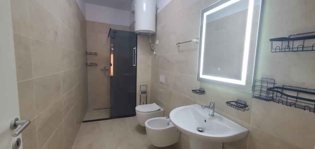 ✨ Jepet me qira apartament luksoz 2+1+2+verande me post parkimi – pranë Hotel “Radisson”