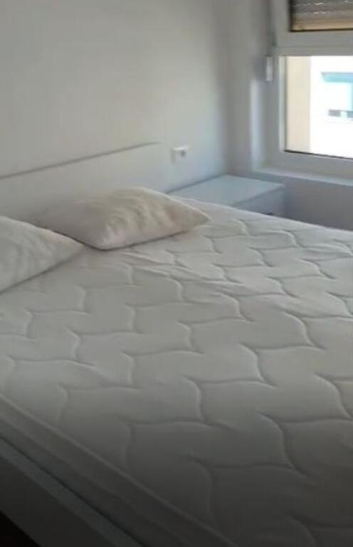 Appartamento 1+1 In Affitto a Ali Demi, Nel Complesso Kadiu, Tirana