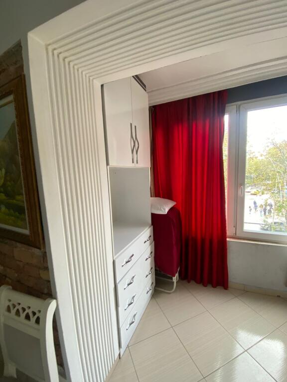 STUDIO APARTMENT FOR RENT - NEAR USHTARI PANJOHUR, OPPOSITE EUROPE CAFE, STUDIO APARTMENT FOR RENT, AREA 40M².