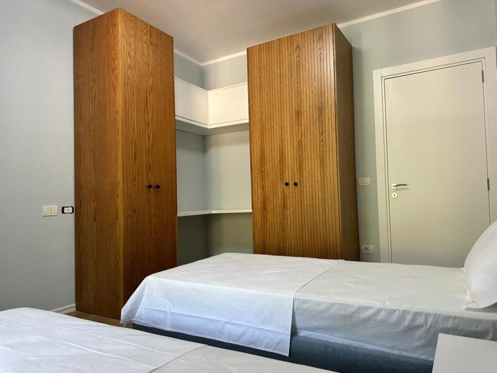 SHITET APARTAMENT 2+1+2 NE LUNGOMARE VLORE