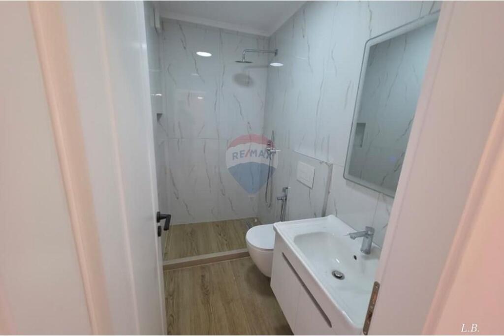 Shitet Apartament 2+1 në Rrugën e Kavajës !