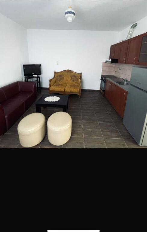 Shtepi private me qera 1+1 prane Fiori di Boskos